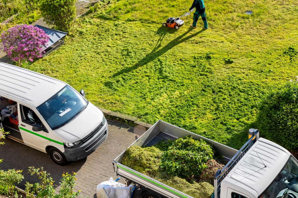 Municipal,Professional,House,Landscape,Lawn,Gardening,Mowing,Maintenace,And,Service.