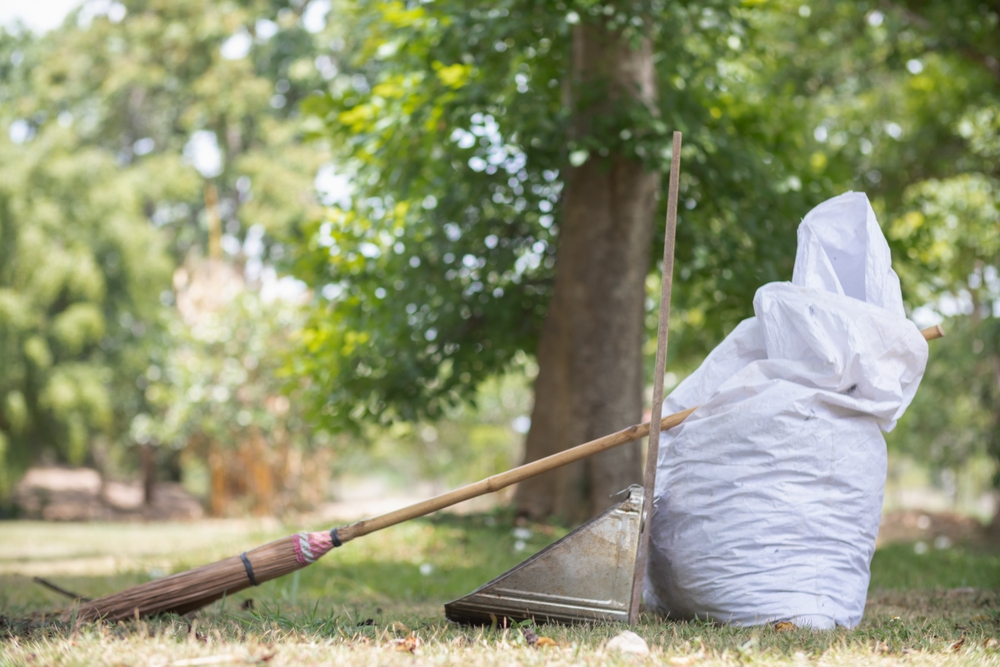 White,Sacks,Are,Used,To,Contain,Dead,Leaves,That,Have