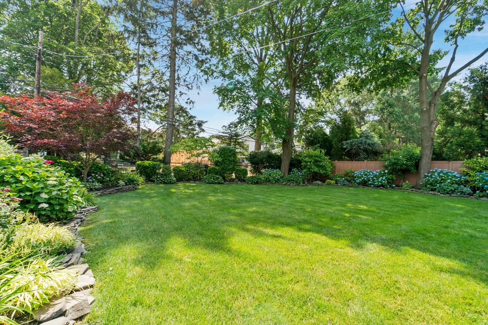 Beautiful,Images,Of,Backyard,With,Landscaping,Grass,Flowers,And,Pool